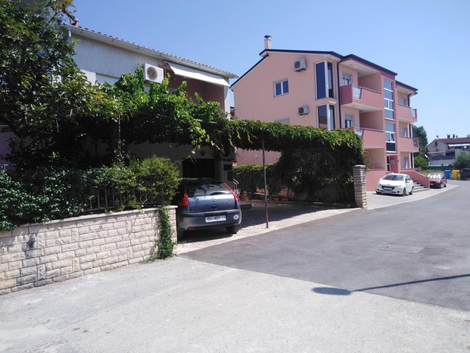 Apartments Mirijana Pula Exterior foto