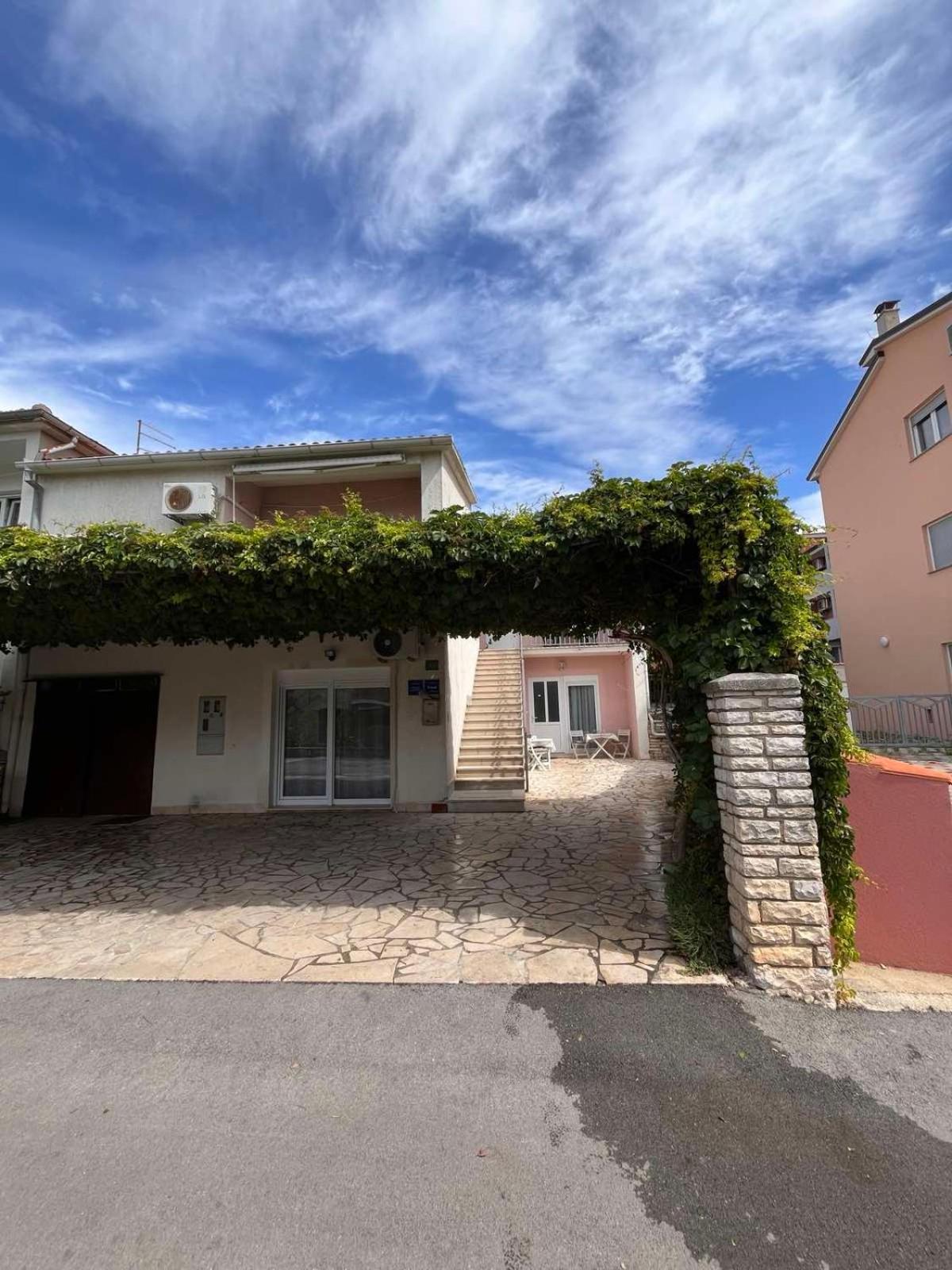 Apartments Mirijana Pula Exterior foto